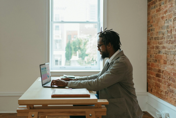 Em SEO, o linkbuilding desempenha contribui para autoridade online | Foto: Unsplash