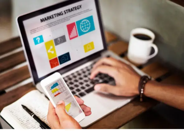 Investir em uma consultoria de SEO pode ser um divisor de águas para suas vendas online. | Foto: Freepik.