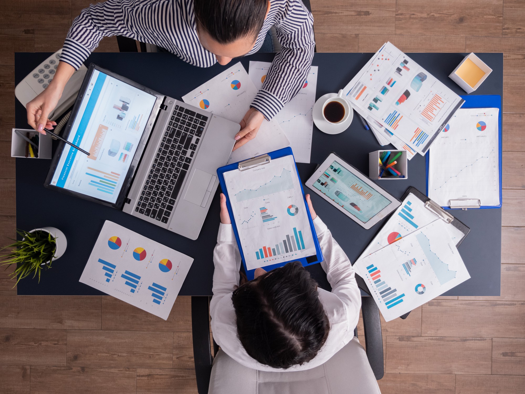 Qual estratégia gera mais resultados: Inbound marketing vs. outbound.