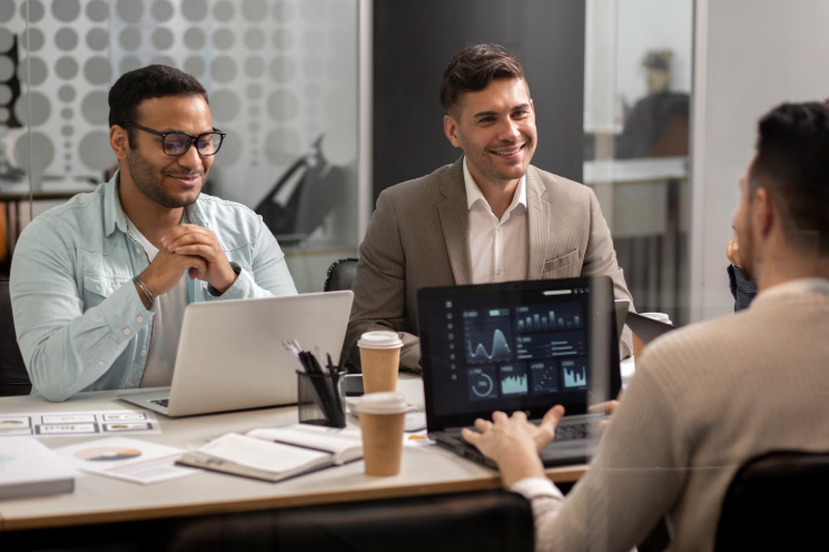 Consultoria em marketing digital: veja como funciona e como contratar. | Foto: Freepik.